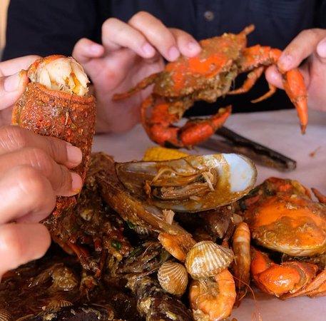 Seafood Tumpah Crabby Party