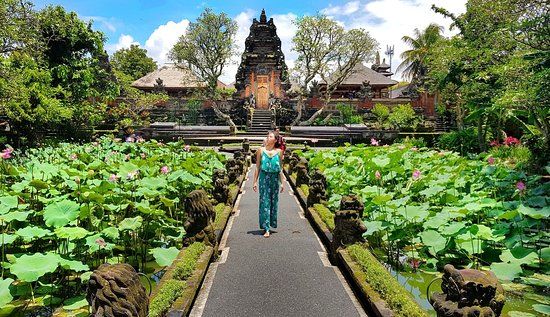 Pura Taman Saraswati